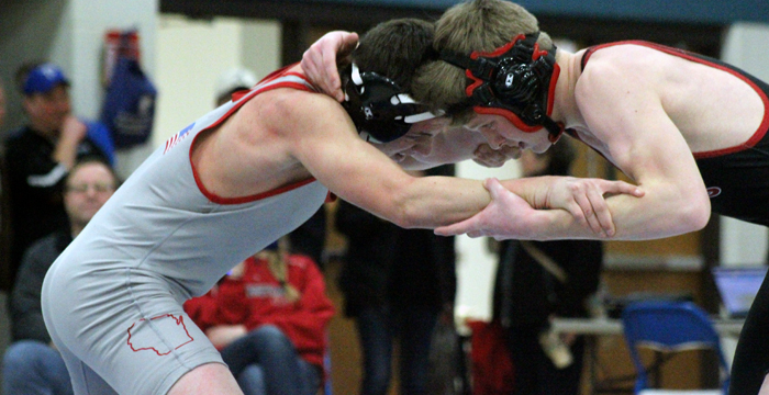 Wrestlers advance to sectionals