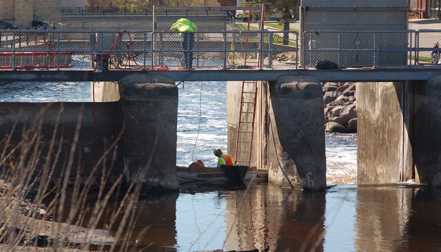 Crews working on the Pigeon River dam in Clintonville