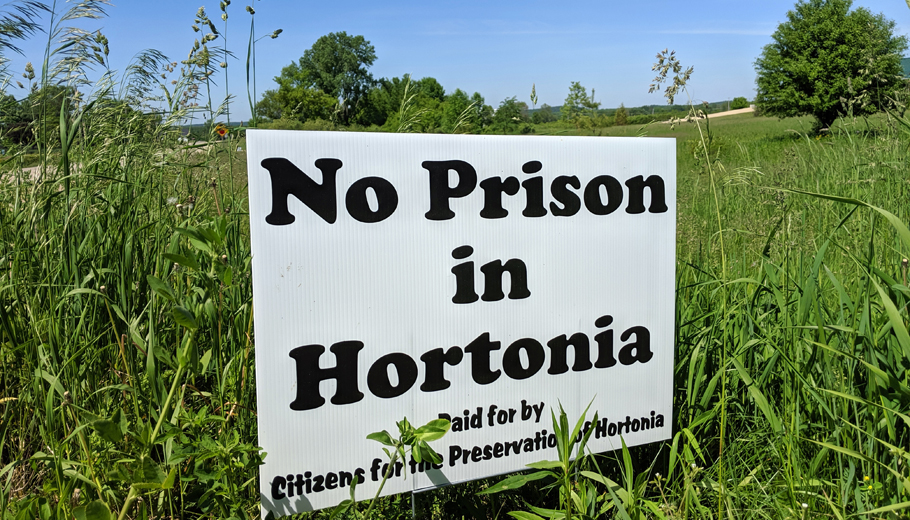 No Prison in Hortonia sign in resident's yard