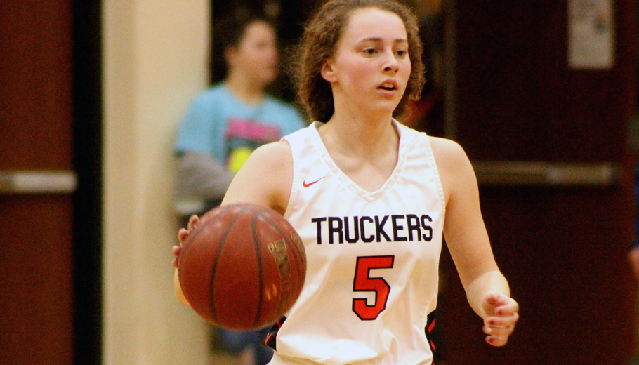 Abigail King brings the ball up the court for Clintonville.
Greg Seubert Photo