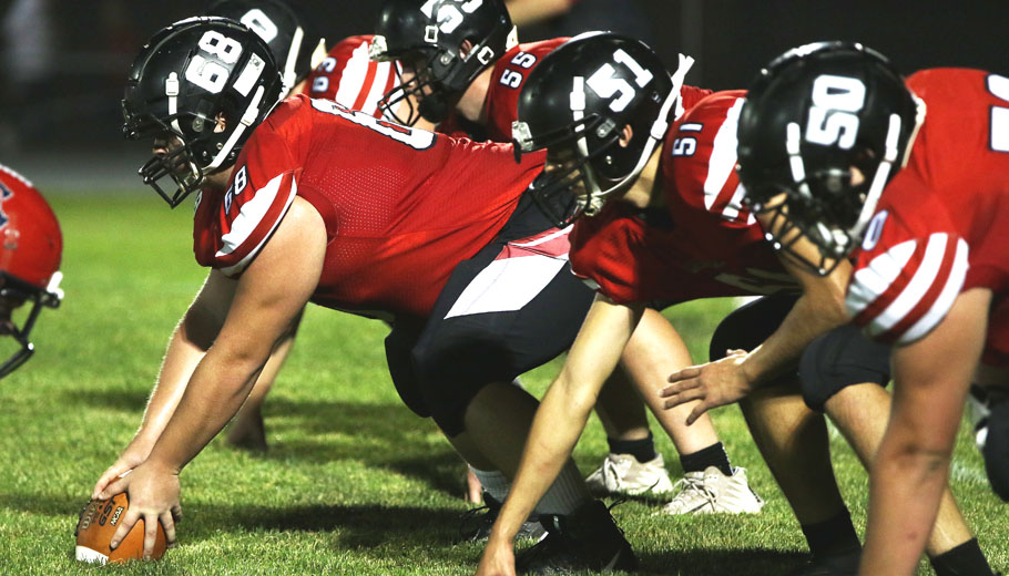 Andrew Niemuth is ready to snap the ball for Manawa.Holly Neumann Photo