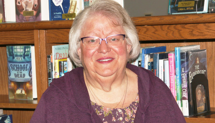 Bauer to retire from library