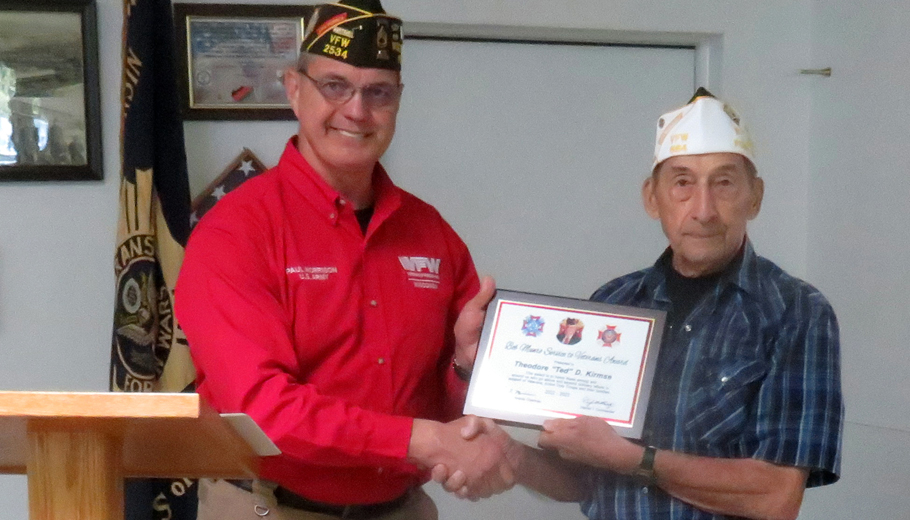 Kirmse receives veterans service award