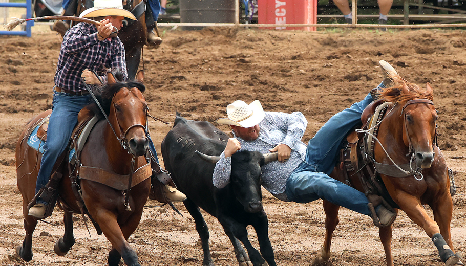 Mid-Western Rodeo draws fans